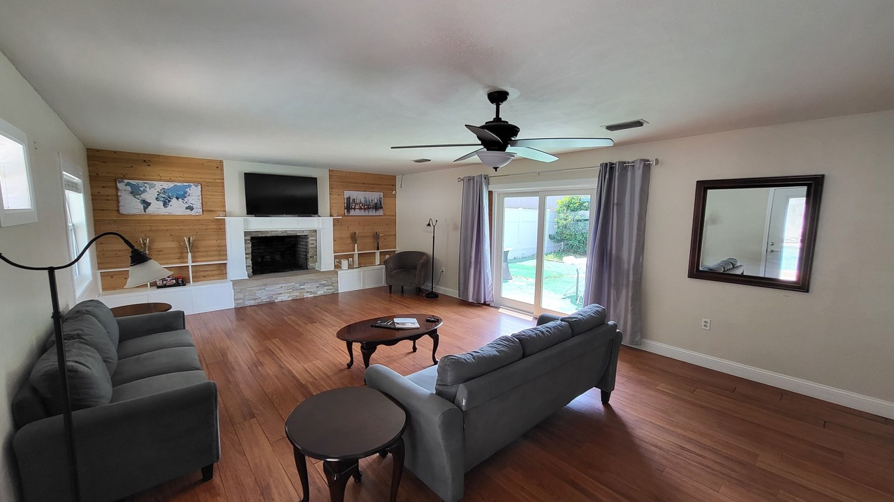 Photo of Livingroom in Putnam Hall