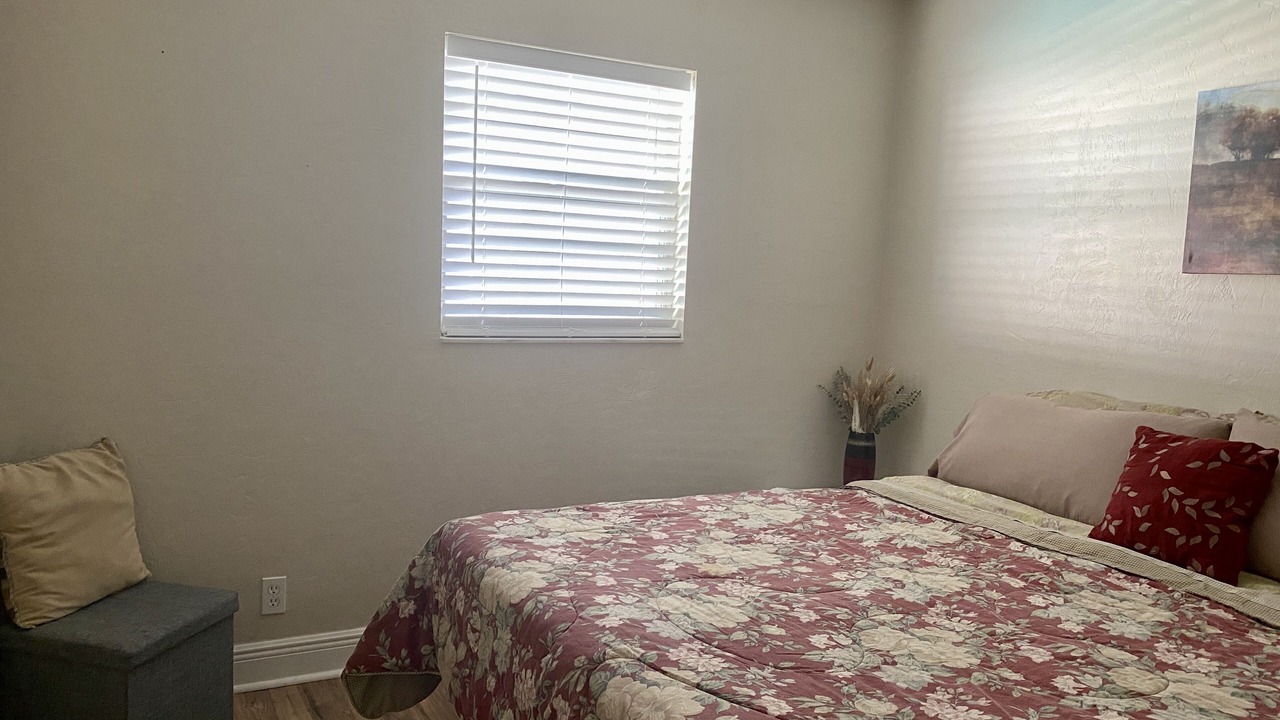 Photo of Bedroom in Putnam Hall
