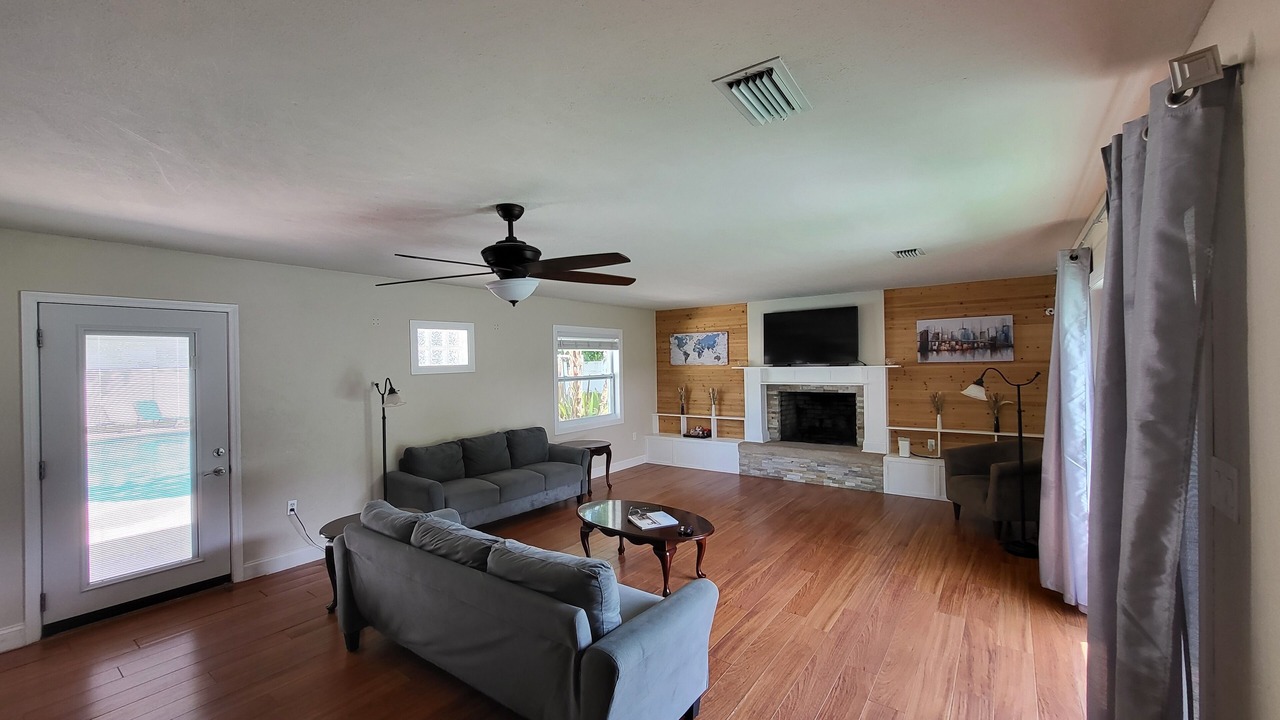 Photo of Livingroom in Putnam Hall