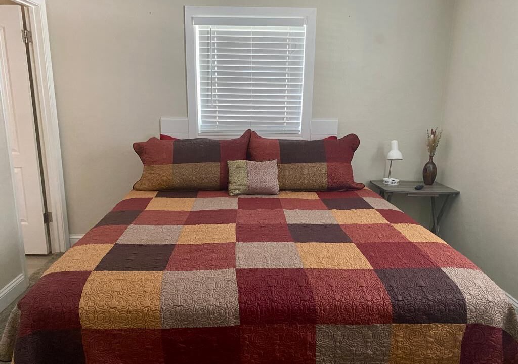 Photo of Bedroom in Putnam Hall