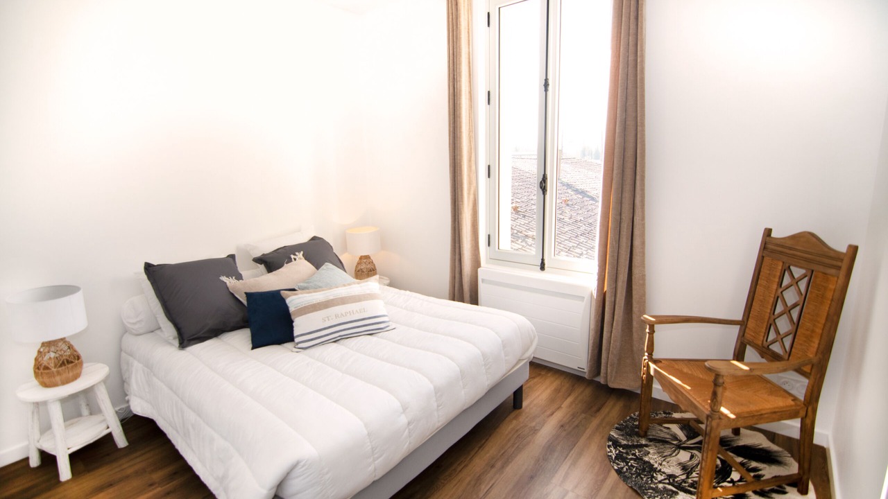 Photo of Bedroom in Libourne