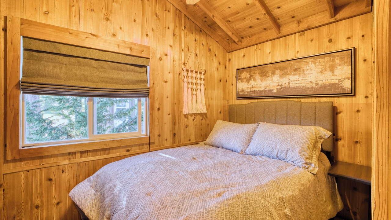 Photo of Bedroom in Aurora