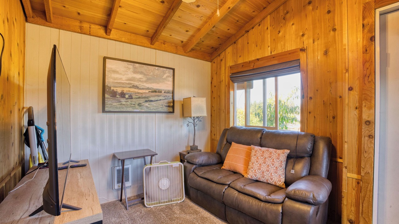 Photo of Livingroom in Aurora