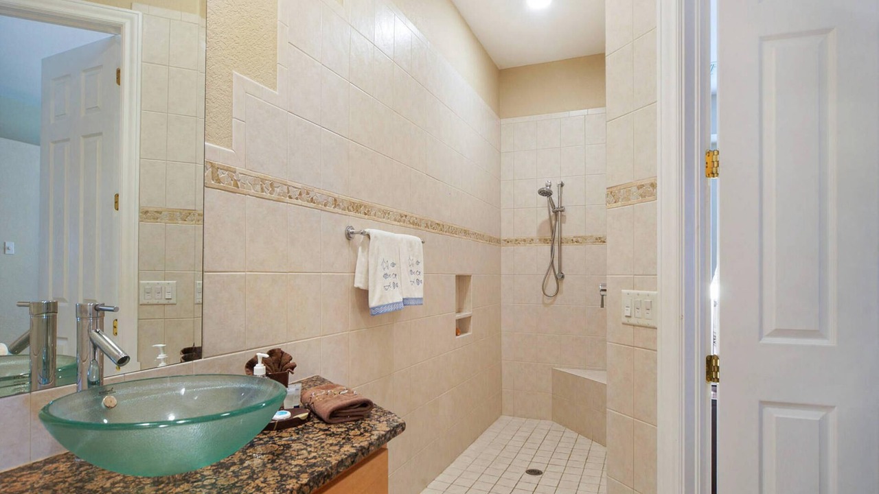 Photo of Bathroom in Pelican