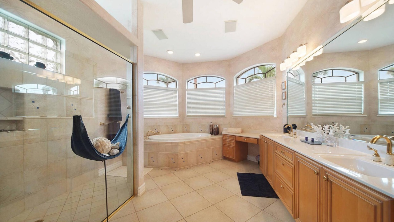 Photo of Bathroom in Pelican