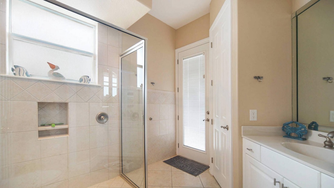 Photo of Bathroom in Pelican