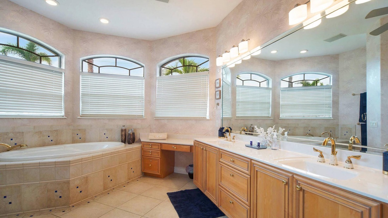 Photo of Bathroom in Pelican