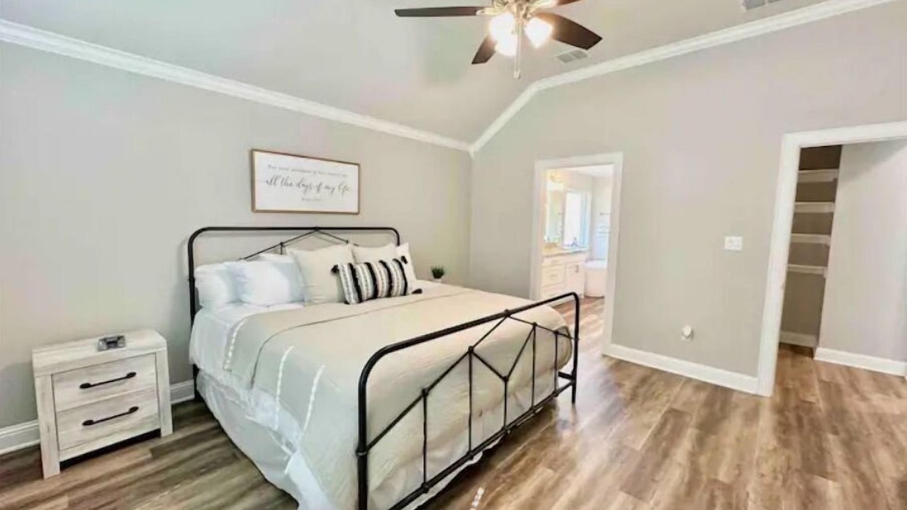 Photo of Bedroom in Flint