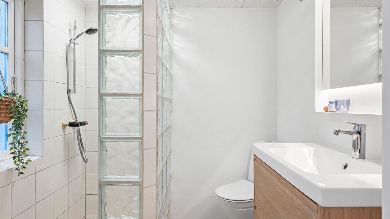 Photo of Bathroom in Give