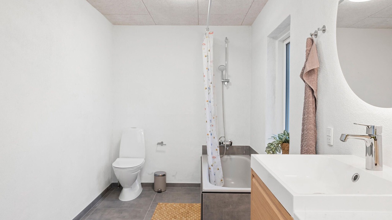 Photo of Bathroom in Give
