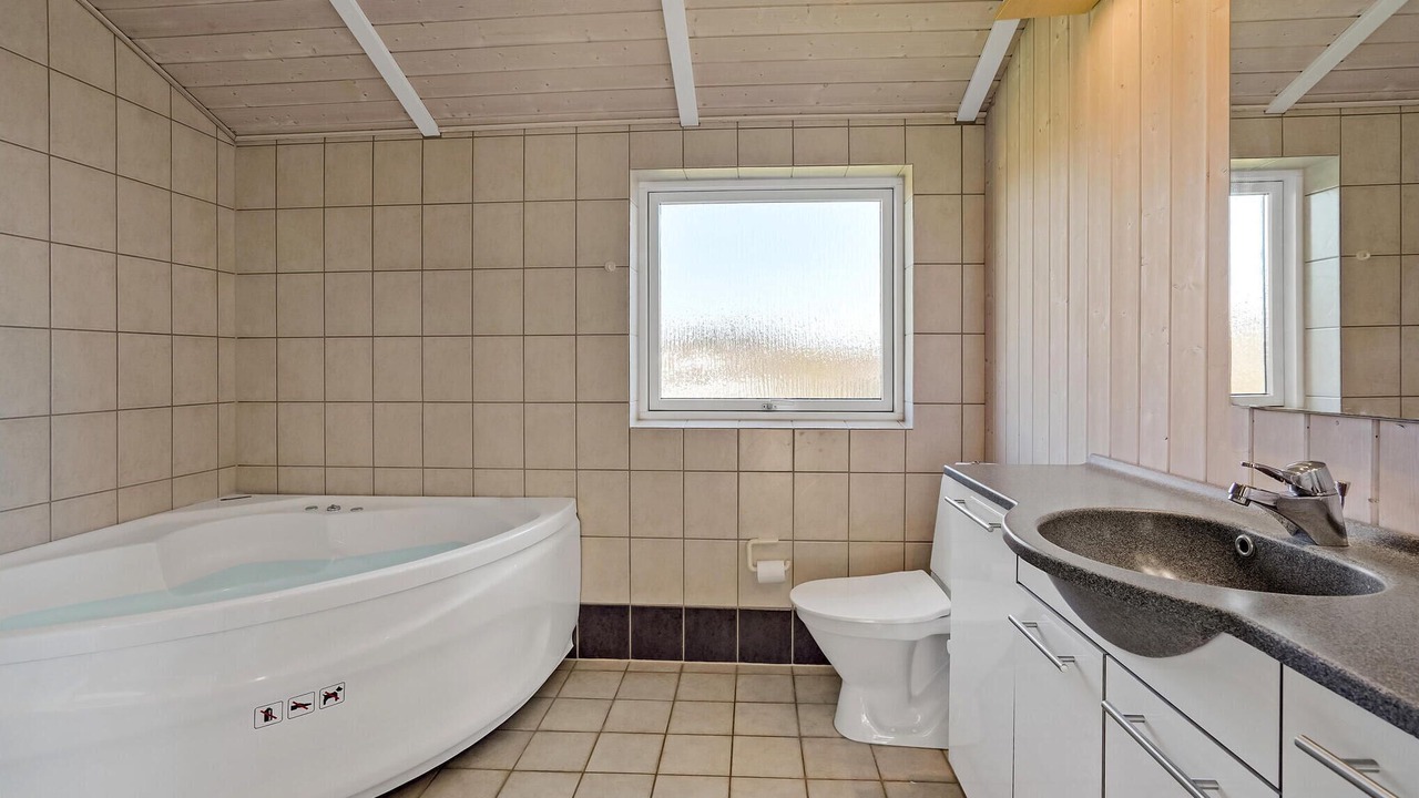 Photo of Bathroom in Flovt Strand
