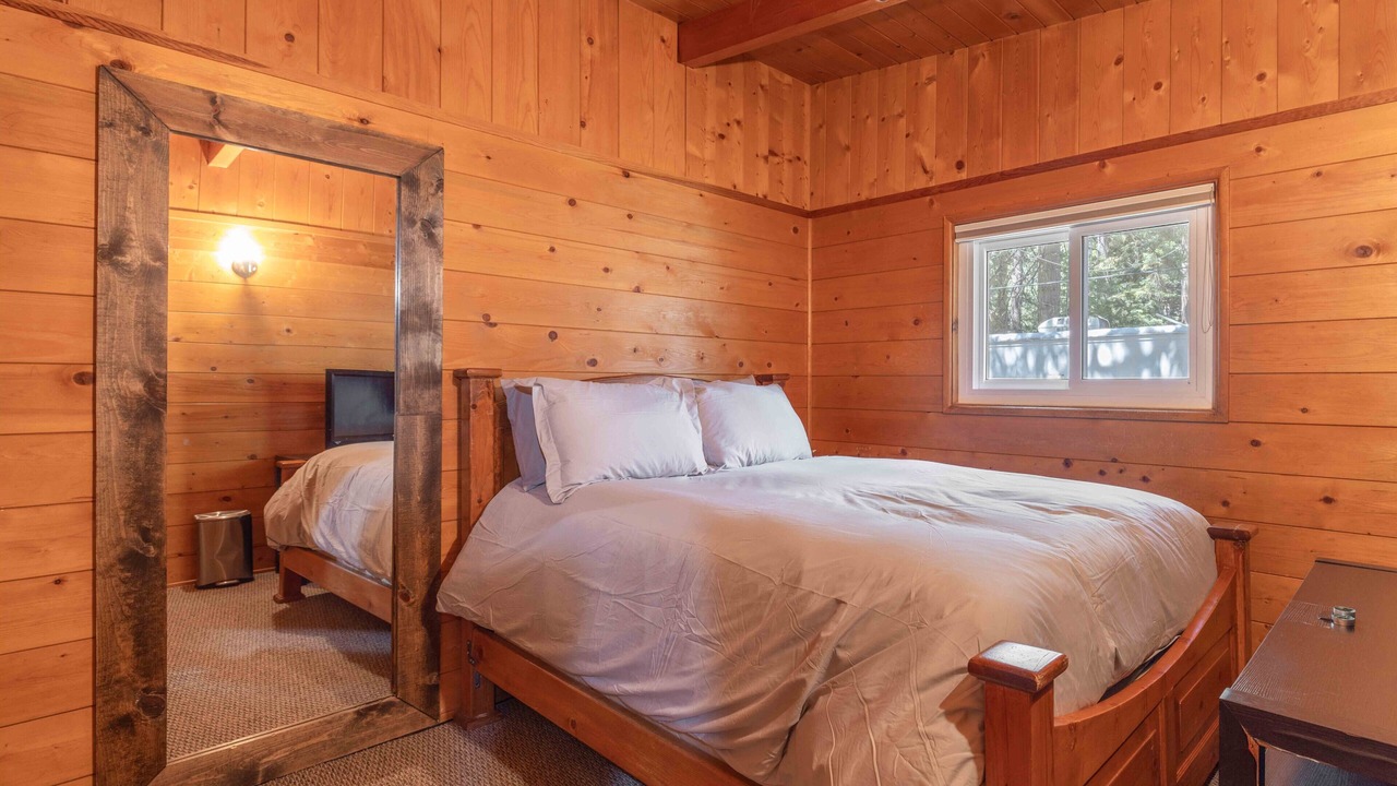 Photo of Bedroom in Running Springs