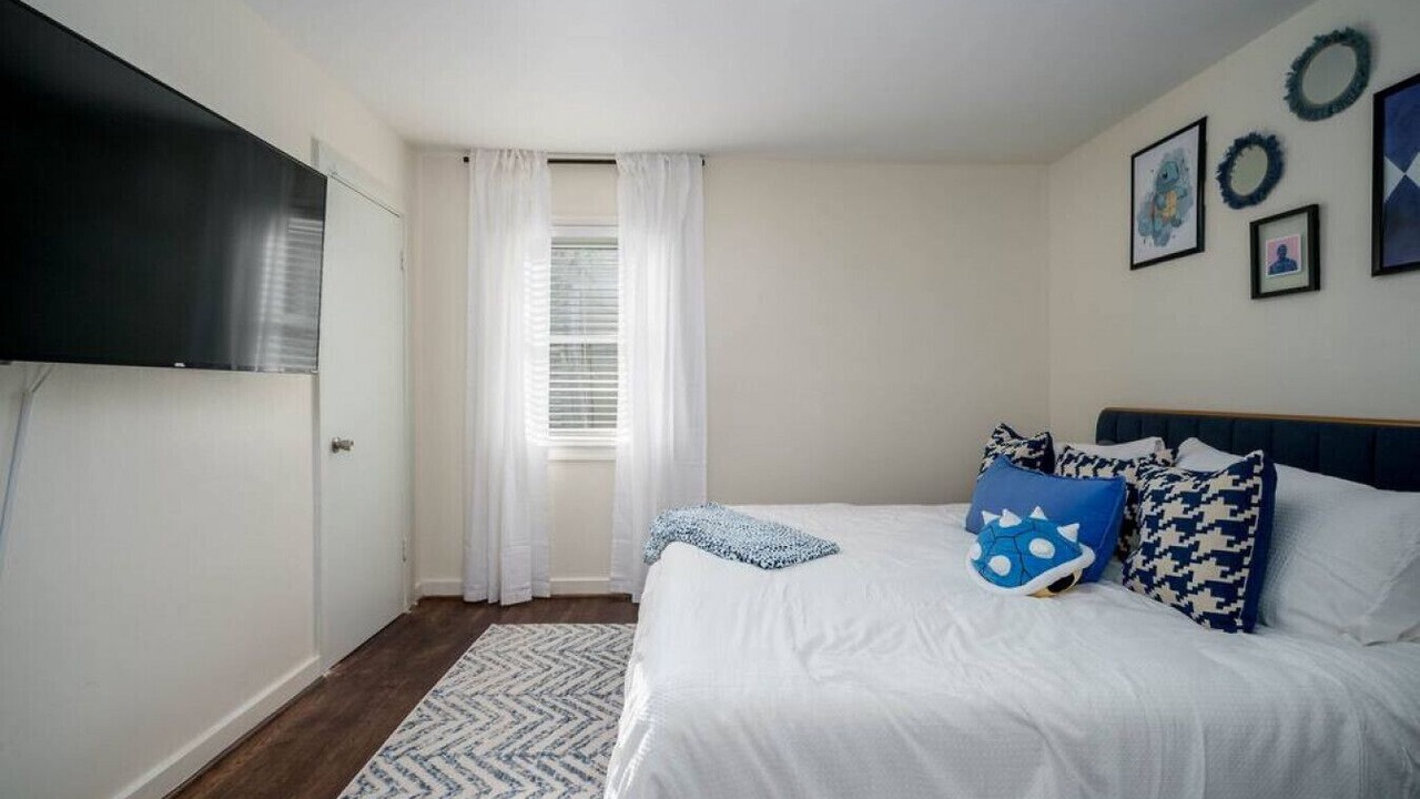 Photo of Bedroom in Crestwood South