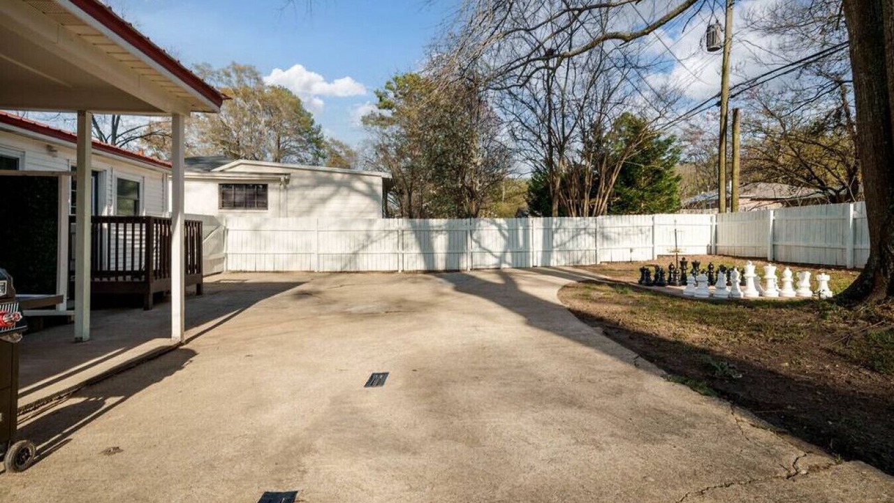 Photo of Outdoor in Crestwood South