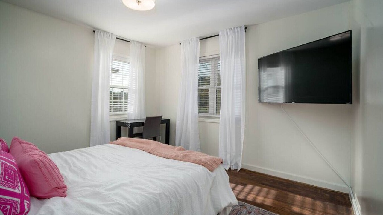 Photo of Bedroom in Crestwood South