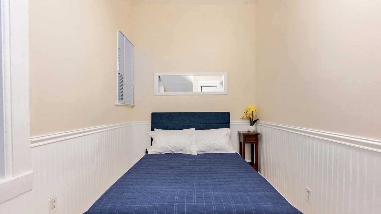Photo of Bedroom in Lakeview
