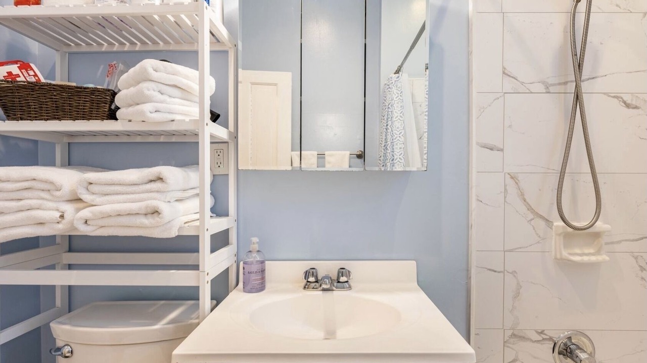 Photo of Bathroom in Lakeview