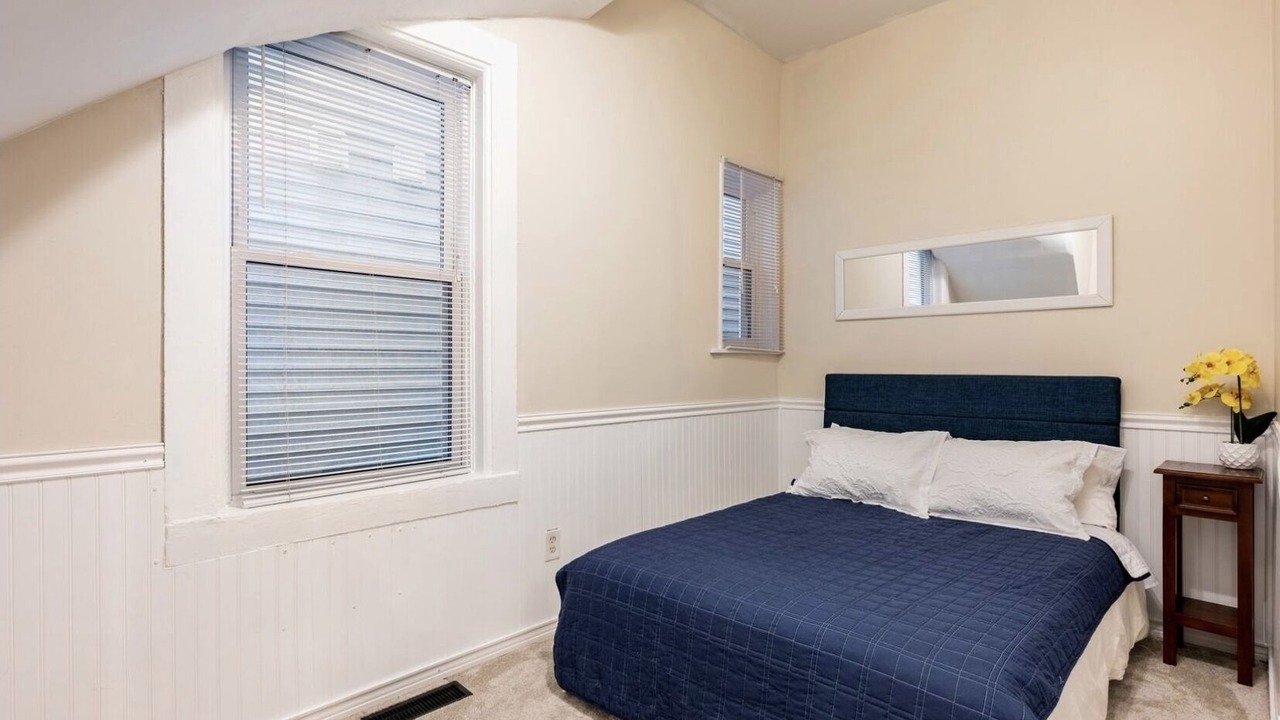 Photo of Bedroom in Lakeview