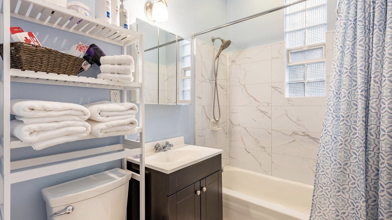 Photo of Bathroom in Lakeview