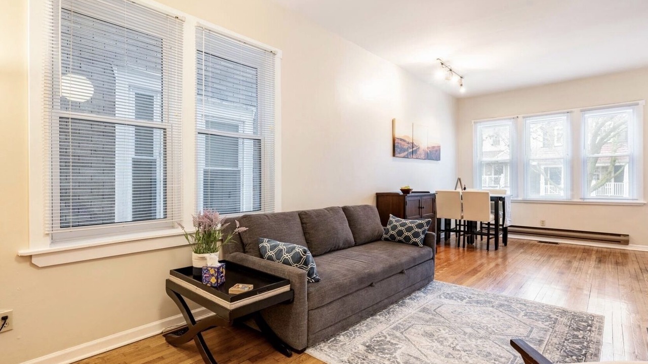 Photo of Livingroom in Lakeview