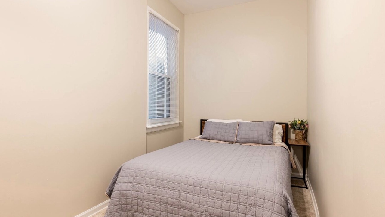 Photo of Bedroom in Lakeview