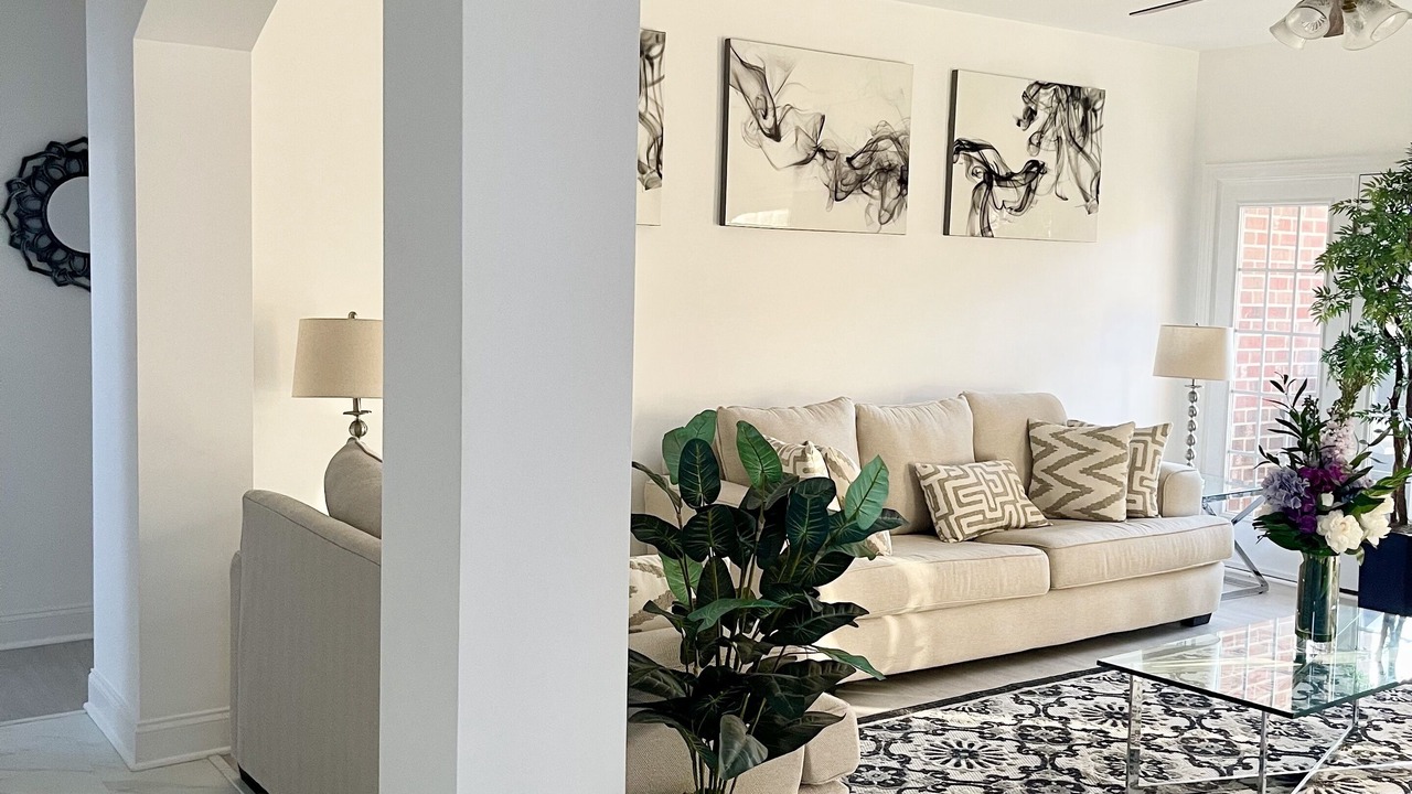 Photo of Livingroom in Fountainhead-Orchard Hills