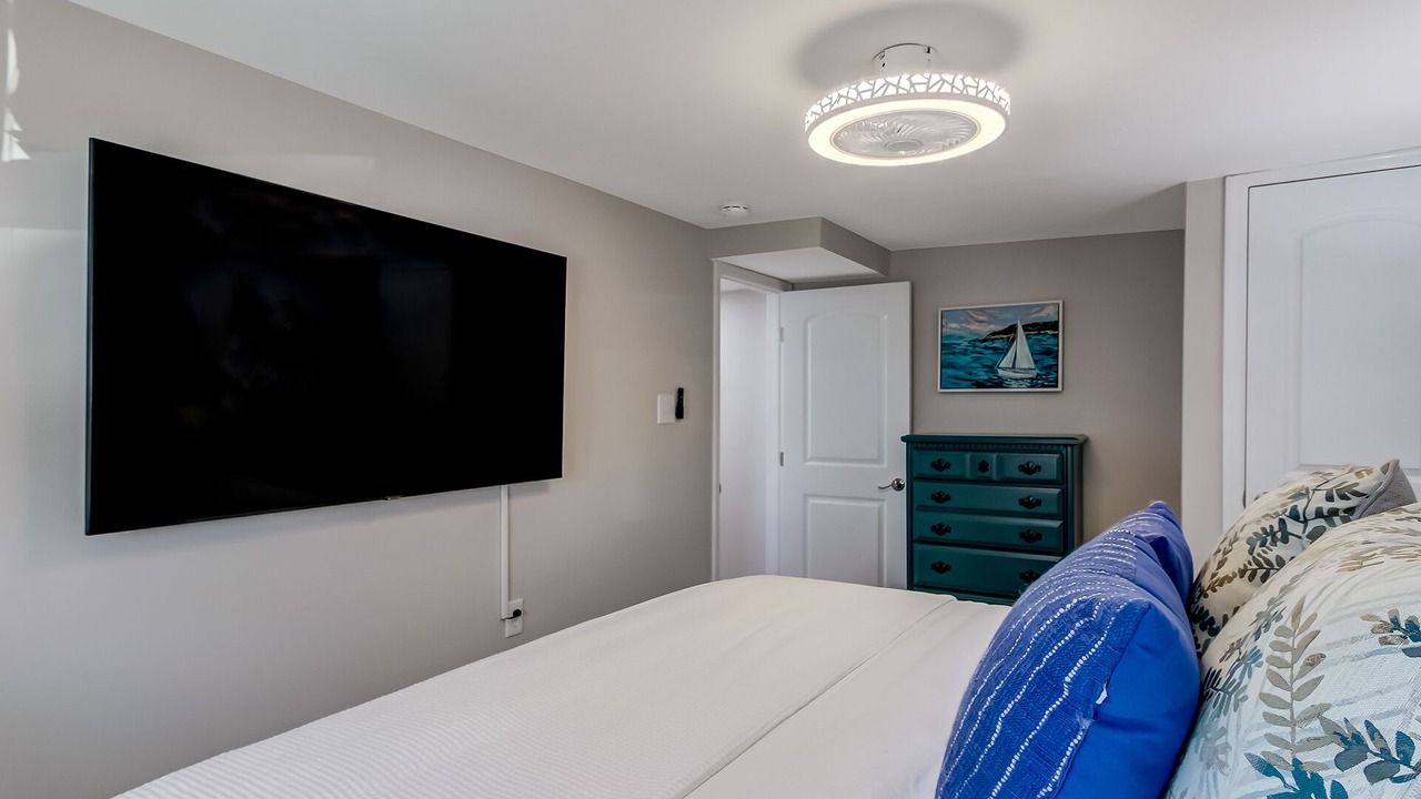 Photo of Bedroom in Savannah Beach
