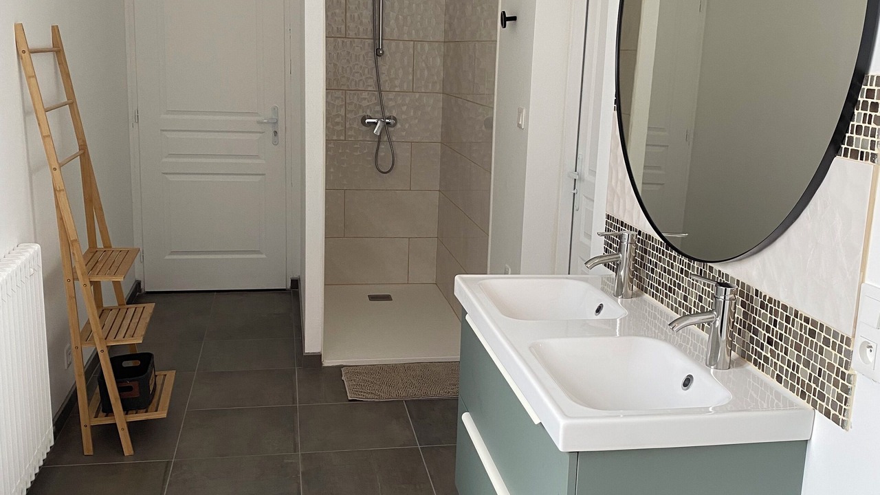 Photo of Bathroom in Saint-Aignan