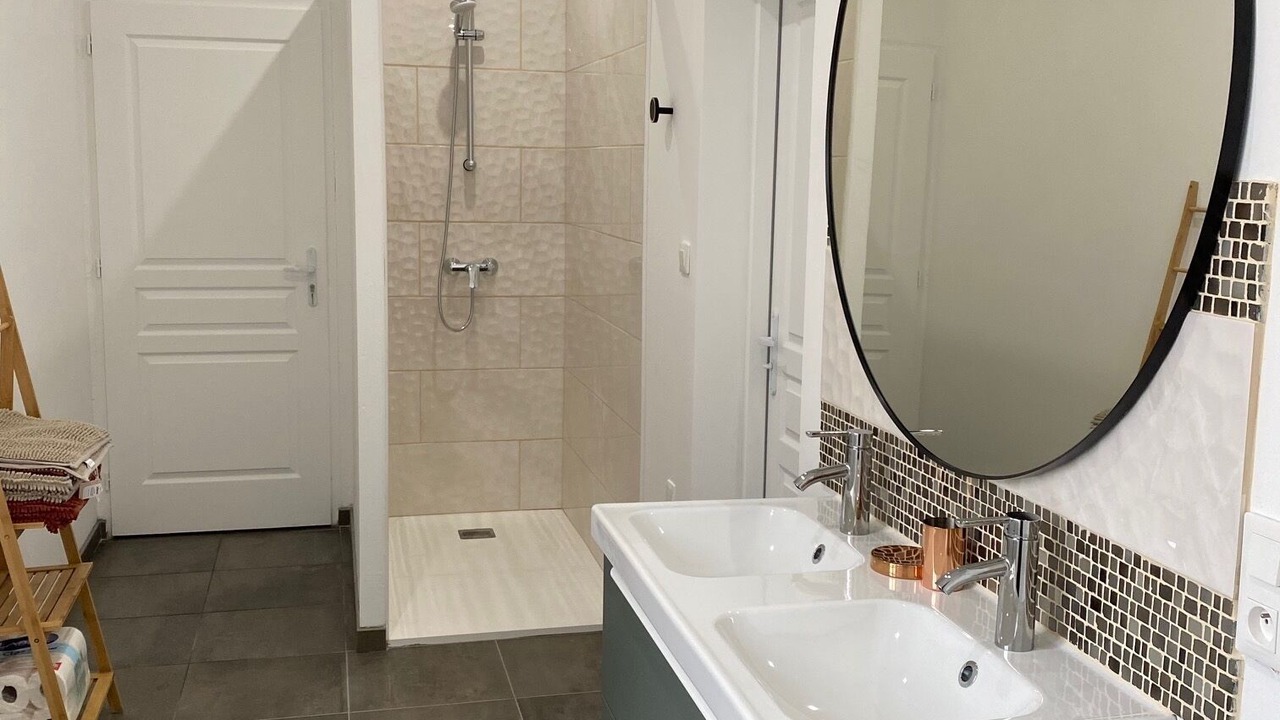 Photo of Bathroom in Saint-Aignan