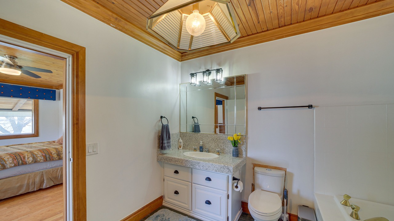 Photo of Bathroom in Hoyt