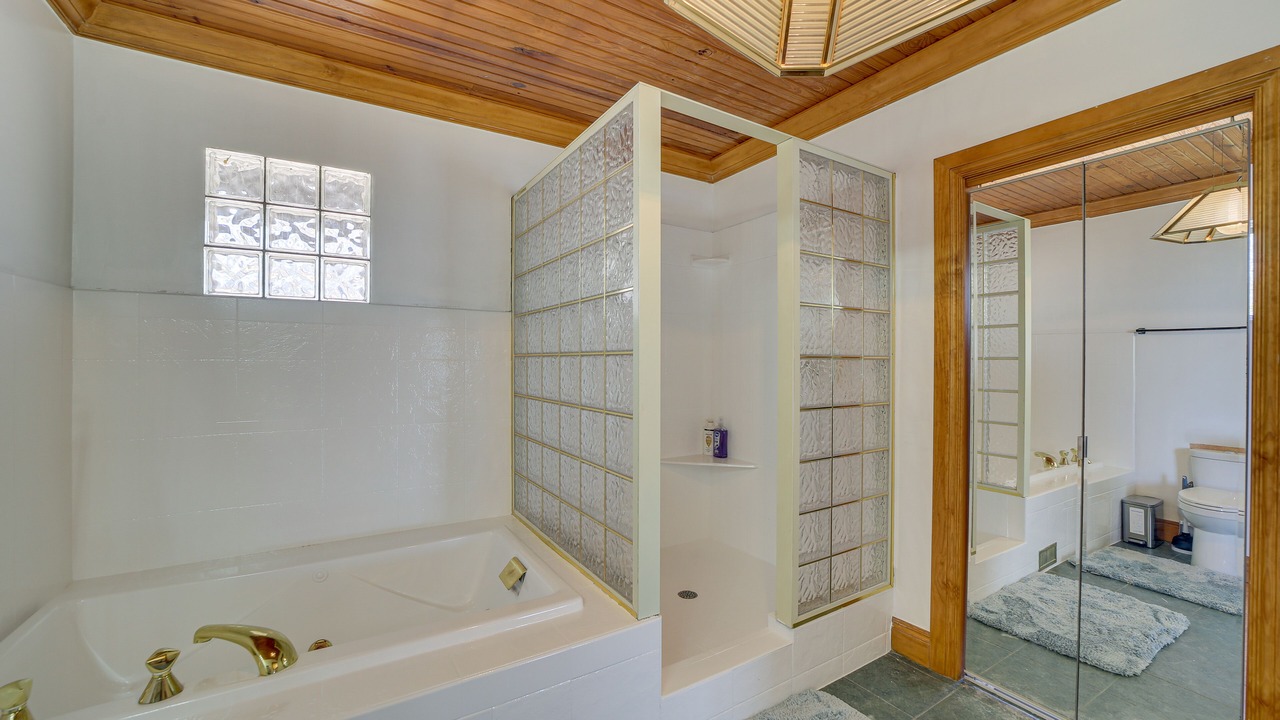 Photo of Bathroom in Hoyt