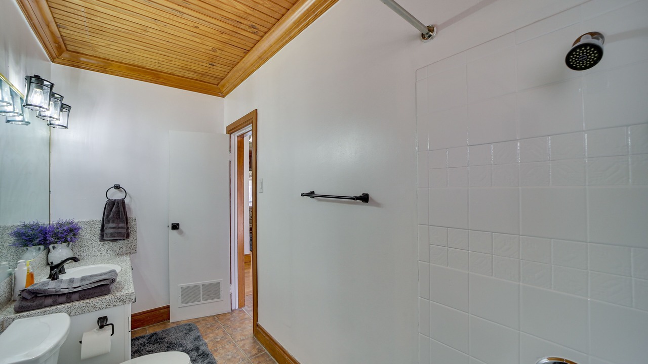 Photo of Bathroom in Hoyt