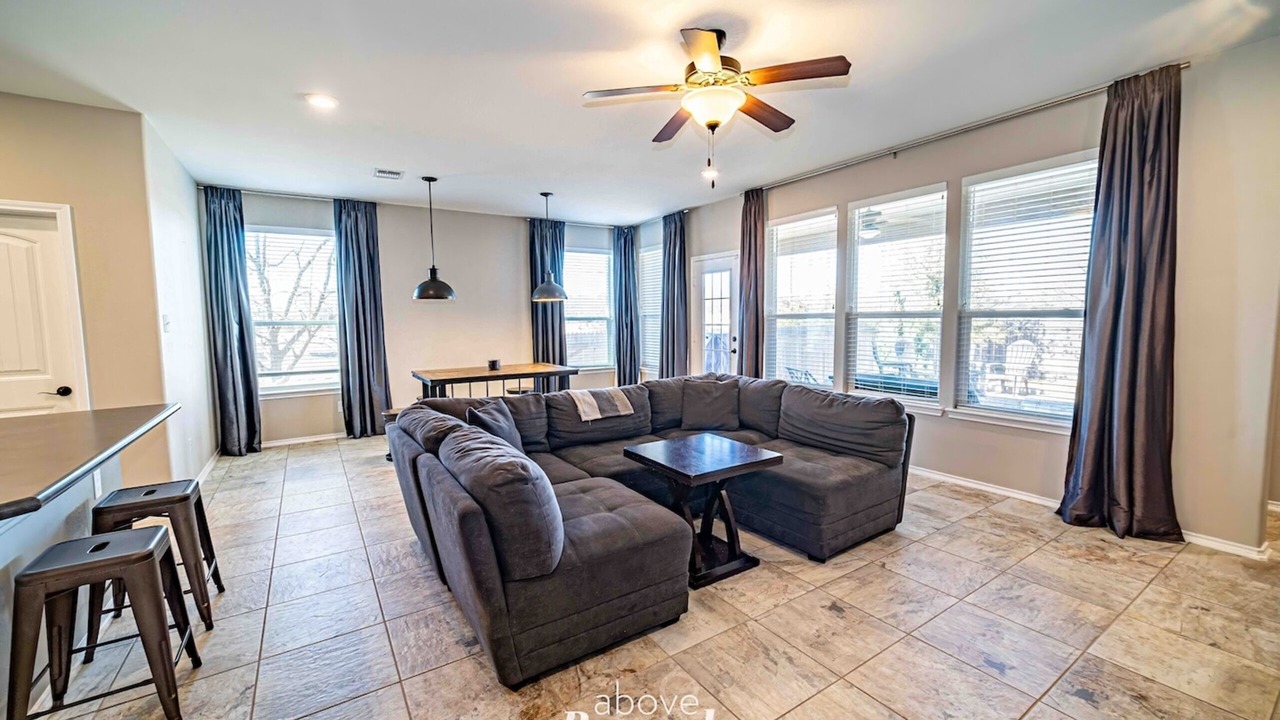 Photo of Livingroom in Hutto