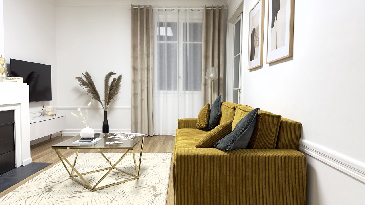 Photo of Livingroom in 17th Arrondissement