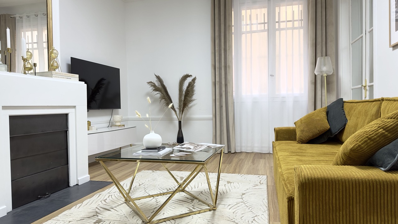 Photo of Livingroom in 17th Arrondissement