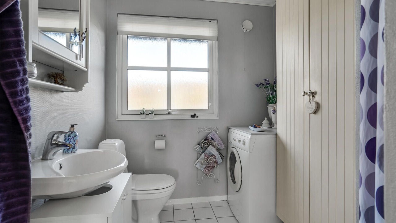 Photo of Bathroom in Helnæs By