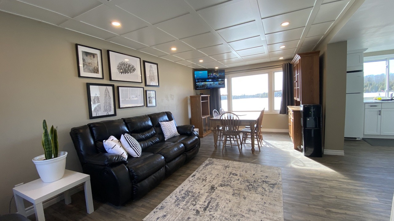Photo of Livingroom in Chatsworth