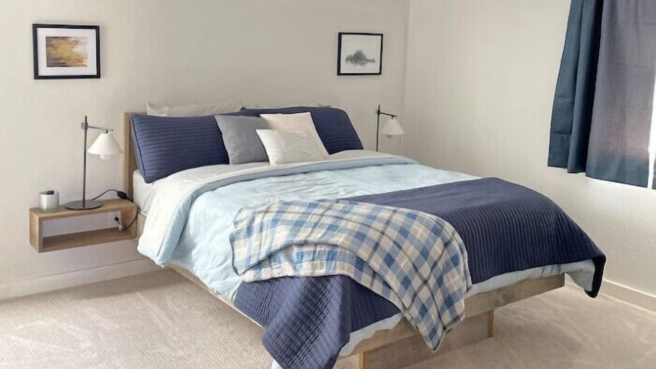 Photo of Bedroom in Grove