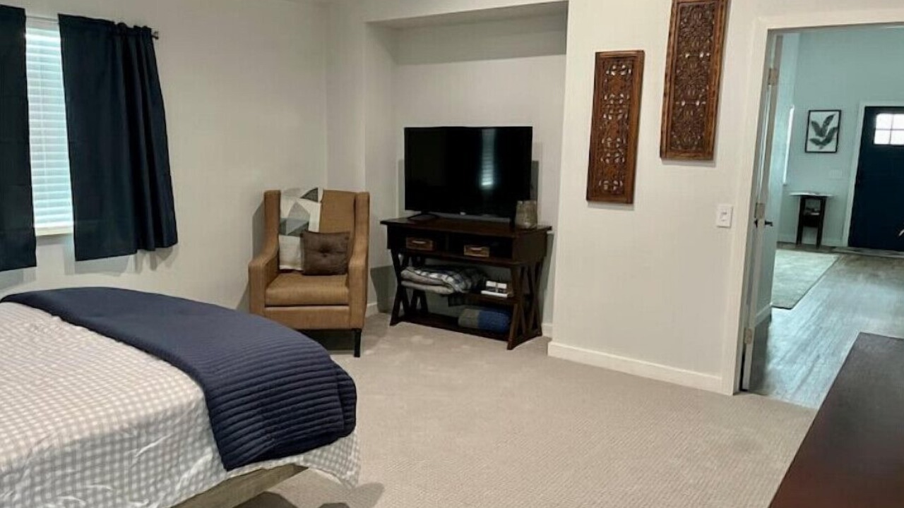 Photo of Bedroom in Grove