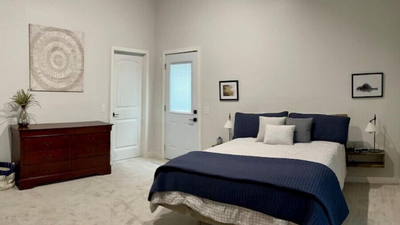 Photo of Bedroom in Grove