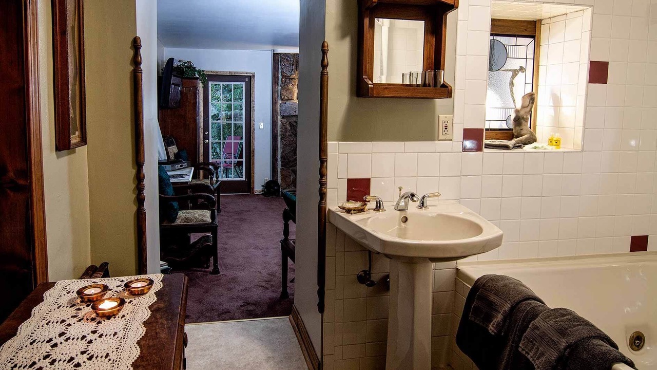 Photo of Bathroom in Eureka Springs Historic District