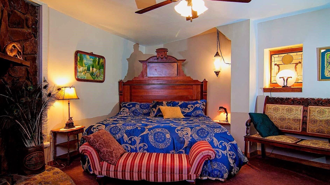 Photo of Bedroom in Eureka Springs Historic District