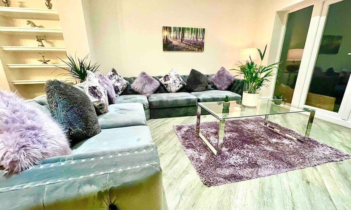 Photo of Livingroom in Coed-Y-Paen