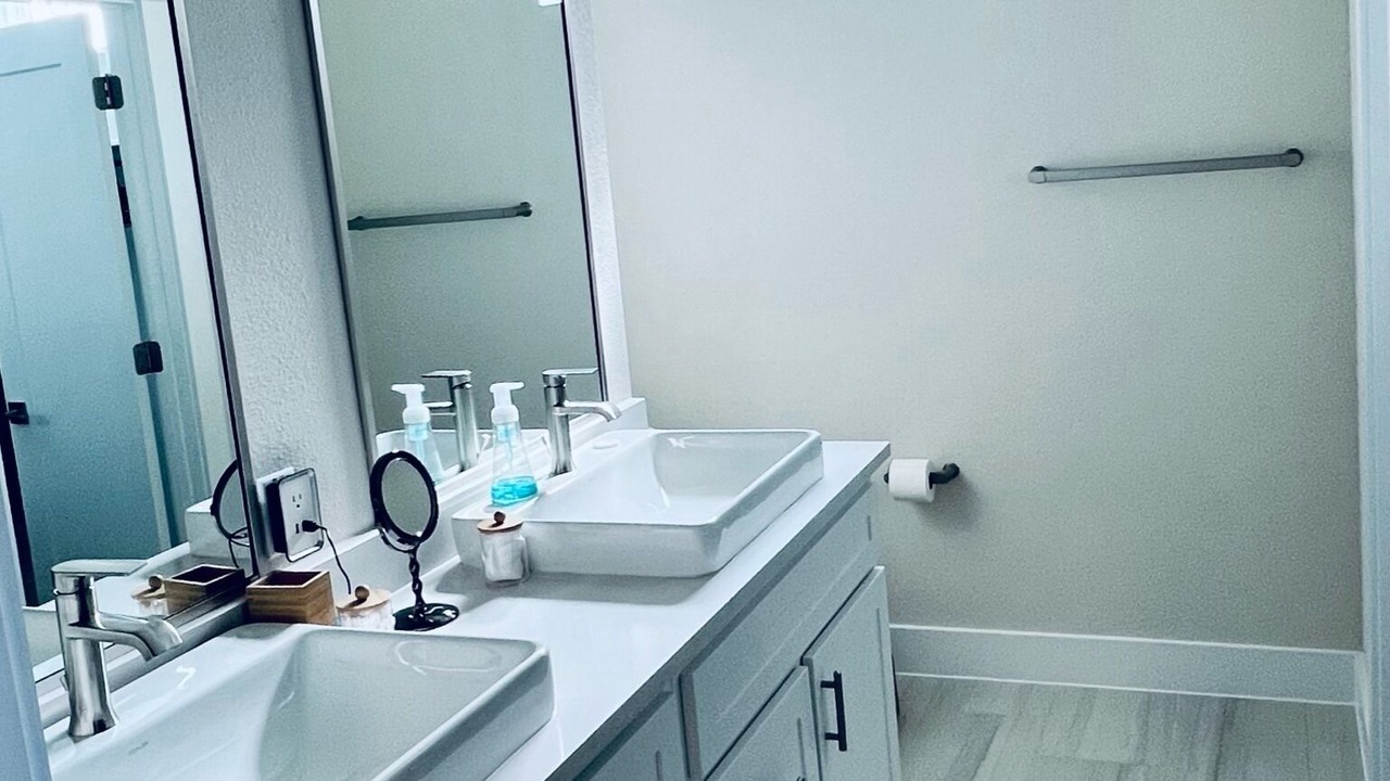 Photo of Bathroom in Holly
