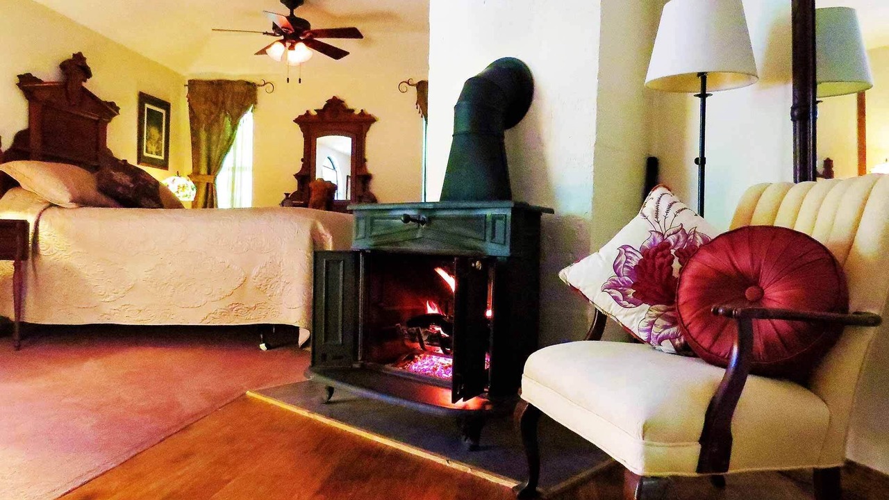 Photo of Bedroom in Eureka Springs Historic District