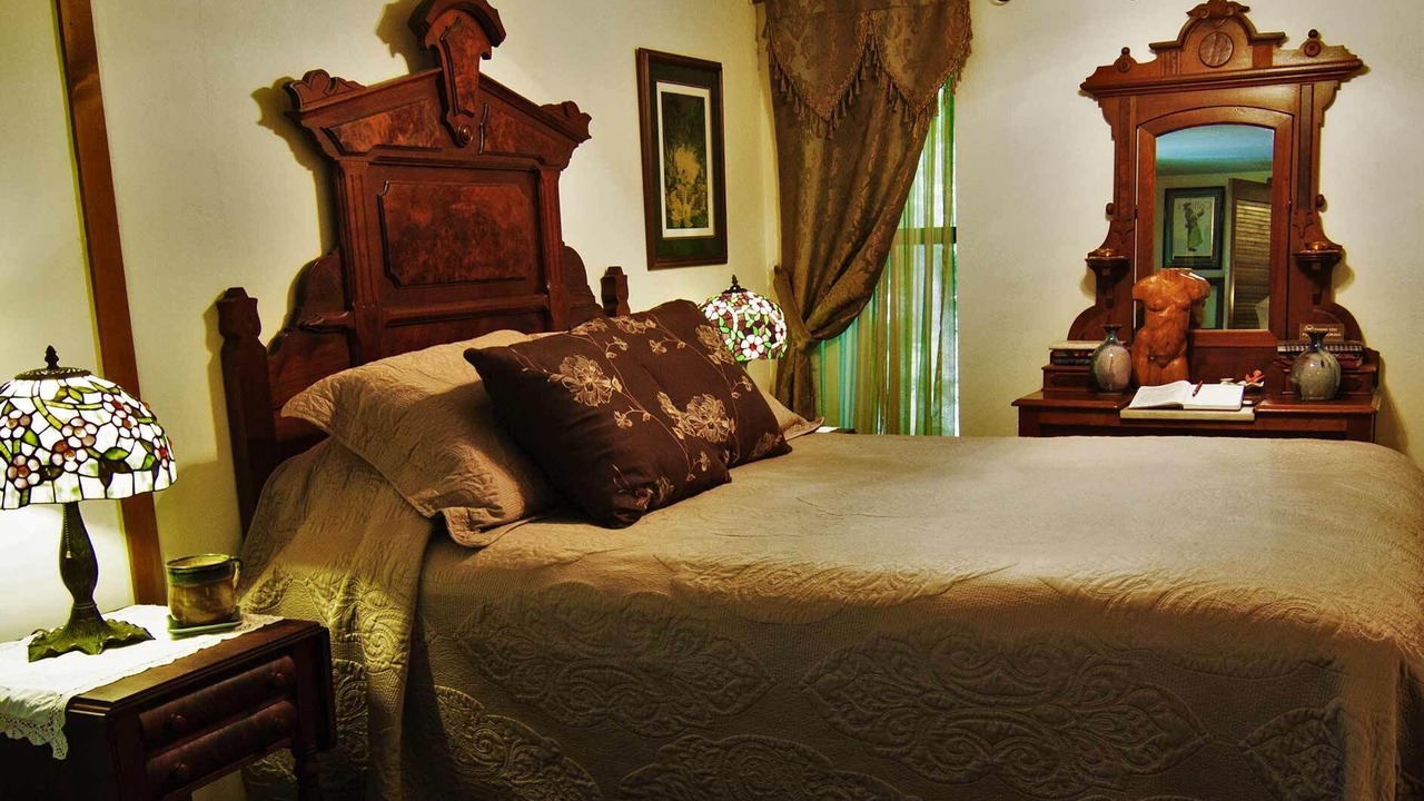 Photo of Bedroom in Eureka Springs Historic District