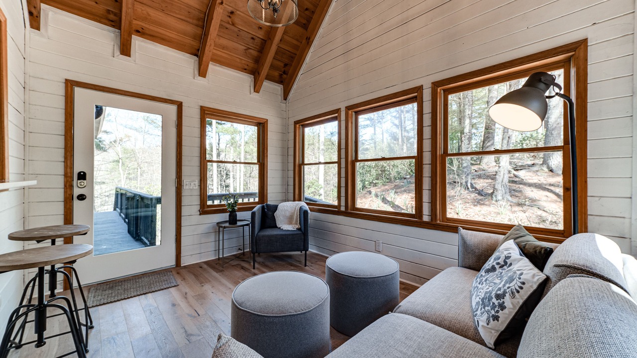 Photo of Livingroom in Dahlonega