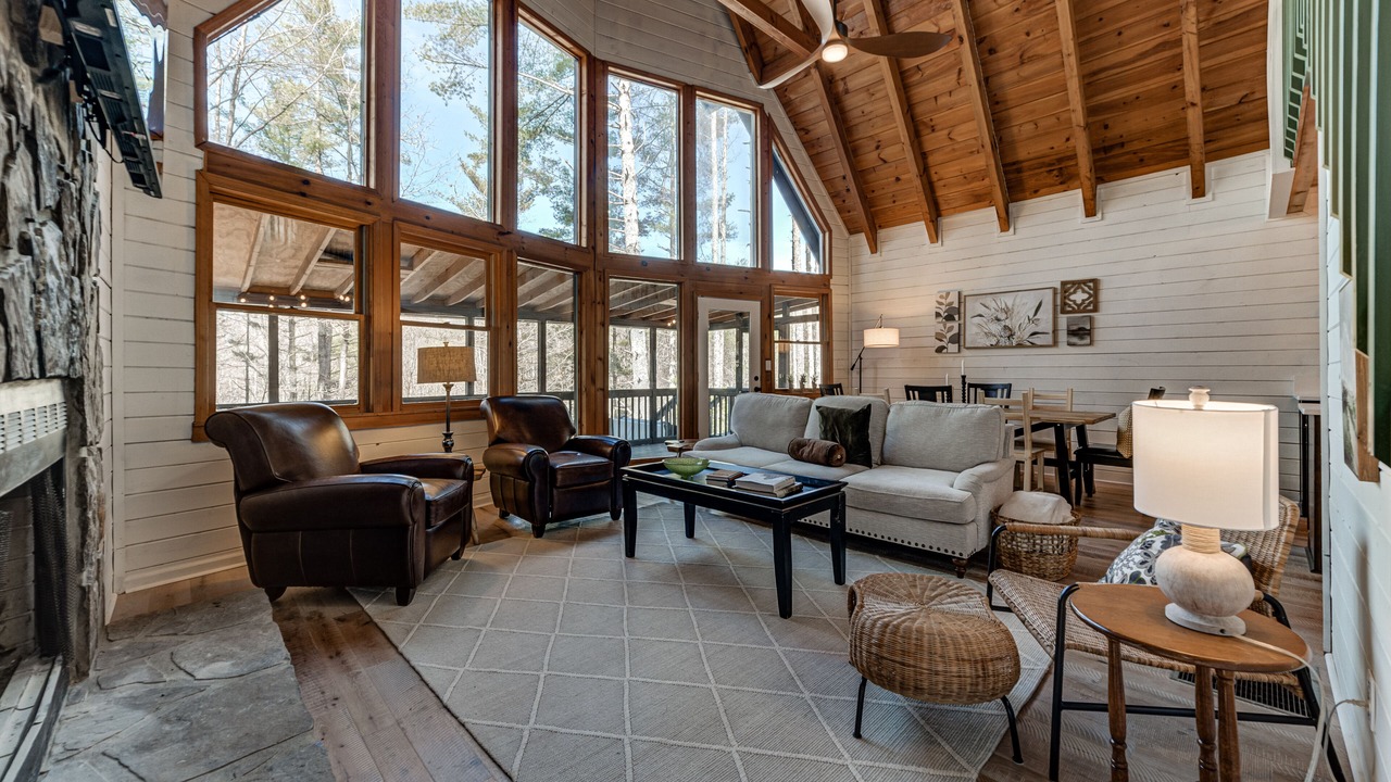 Photo of Livingroom in Dahlonega