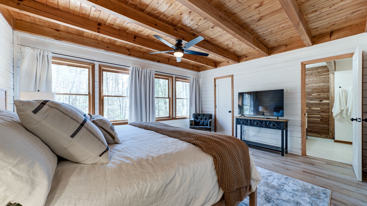 Photo of Bedroom in Dahlonega