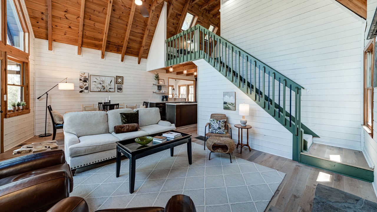 Photo of Livingroom in Dahlonega